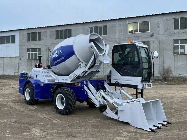 Self Loading Mixer Truck for Road Construction