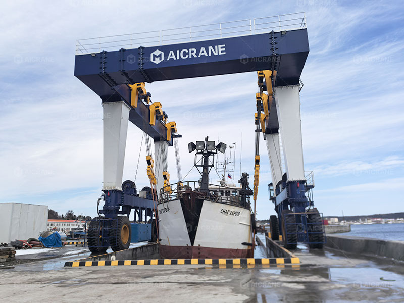 travel lift for fishing boat