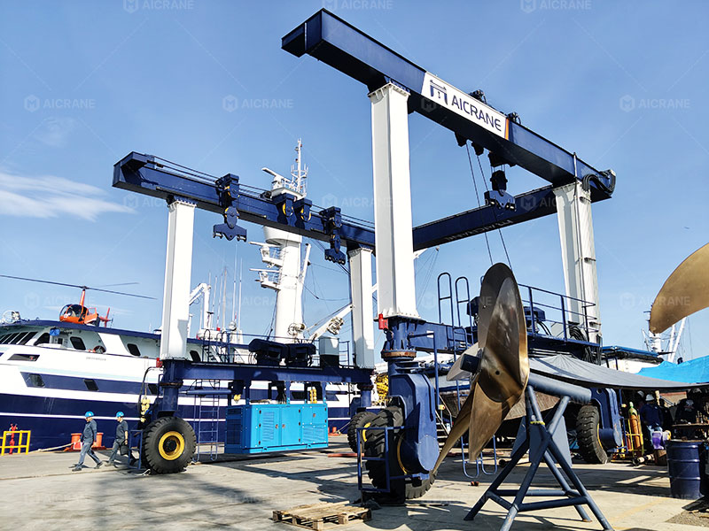 travel lift for yacht